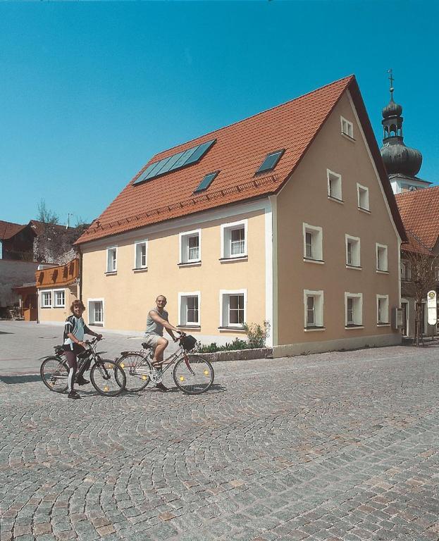Gasthof Hotel Reif Königstein in der Oberpfalz エクステリア 写真