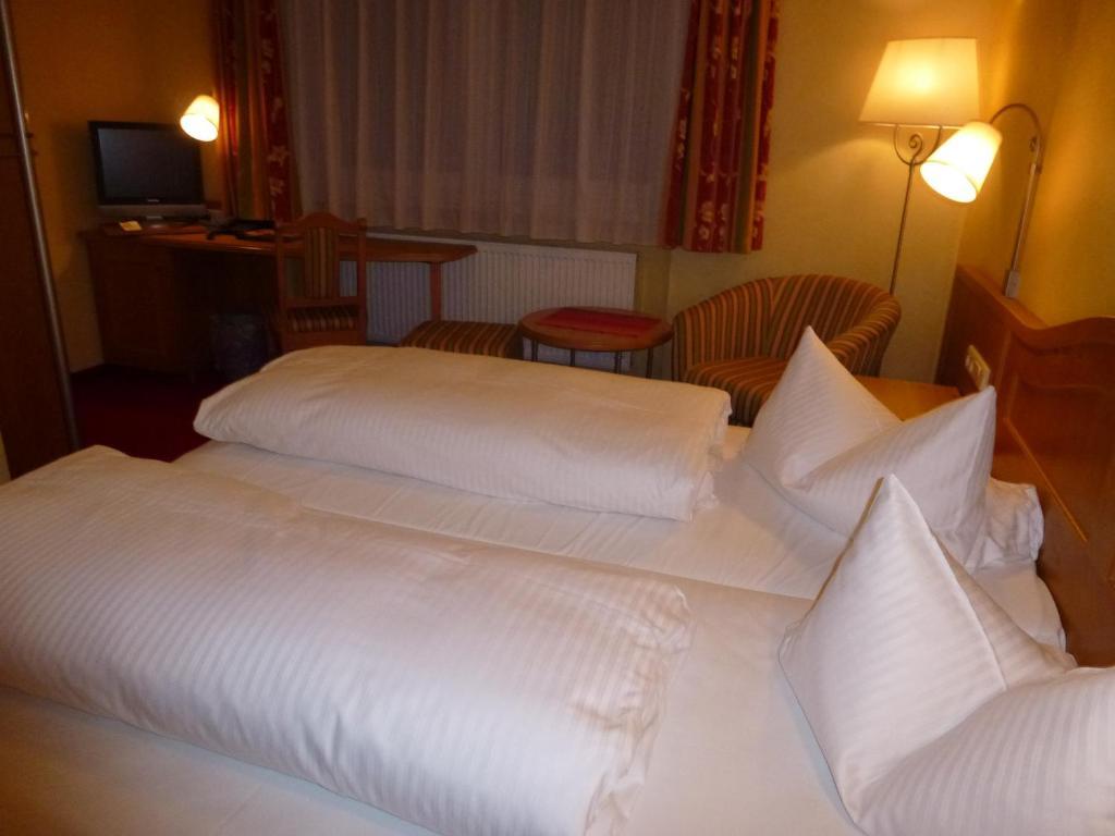 Gasthof Hotel Reif Königstein in der Oberpfalz エクステリア 写真